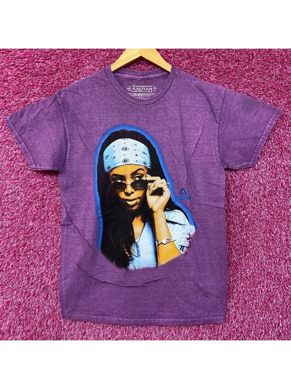 Aaliyah Princess Of RnB Airbrush Graphic T-Shirt Small